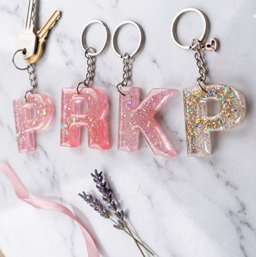 प्रीमियम वैयक्तिकृत रेझिन अक्षर कीचेन | Custom Initial Alphabet Keychain